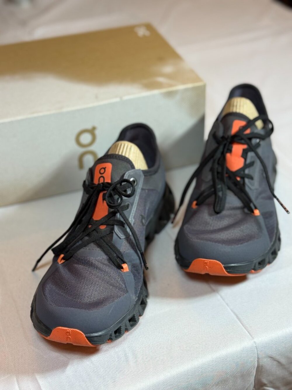 On Running Cloud X 3 AD Eclipse/Flame Shoes Men's 7.5, Women's 9 Like New - Picture 4 of 4